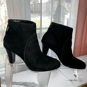 Adrienne Vittadini Black Suede Ankle Booties - Size 9.5